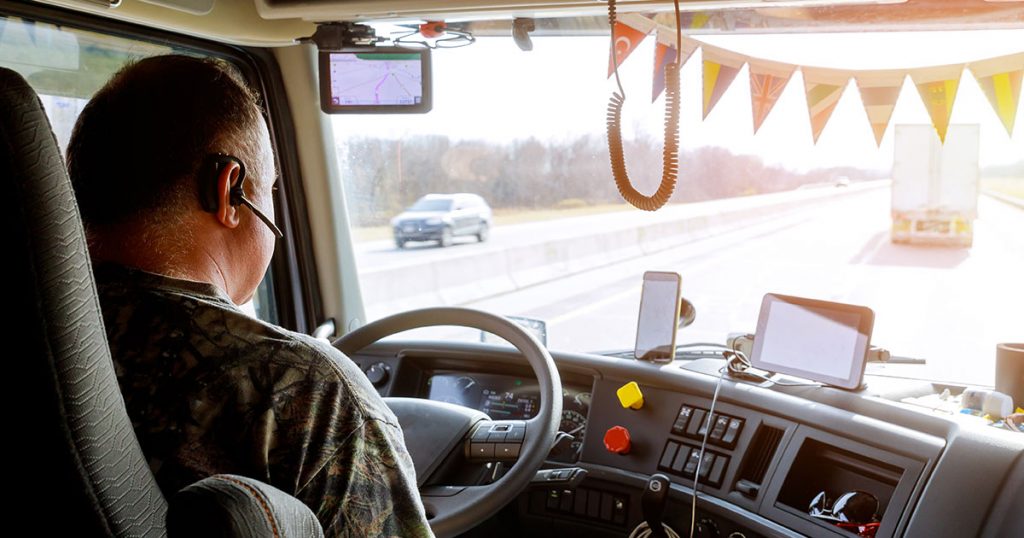 Entenda a importância do seguro com registro alto de movimentação de cargas