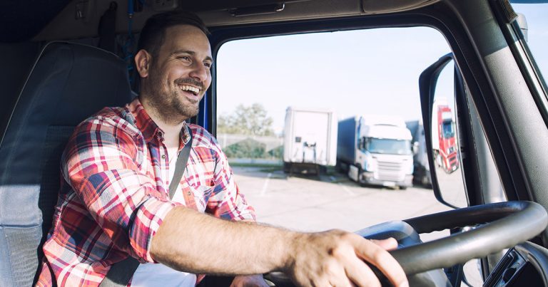 Avaliação periódica de desempenho dos motoristas: benefícios para segurança e seguro
